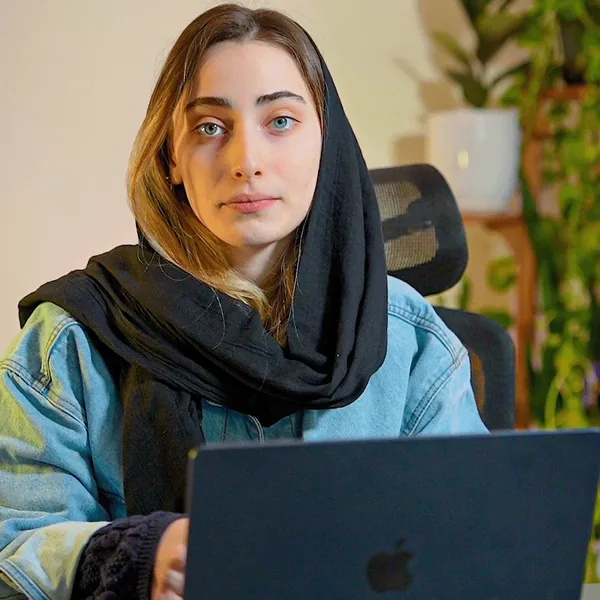 آرزو فرخ‌نژاد
